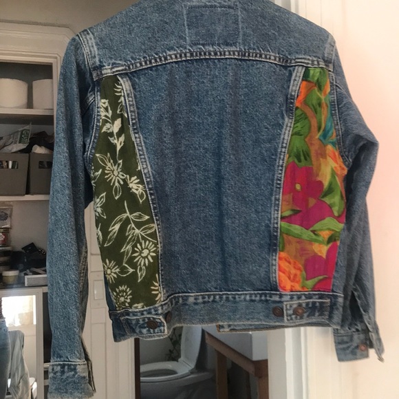 Levi’s Jean Jacket - Picture 2 of 3